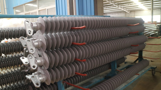 Częstotliwość mocy napięcie 100kV-1000kV Izolatory stacji 5kg-200KGS Kauczuk silikonowy